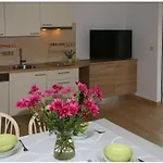 Apartment Sanja *