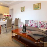 Apartment Sanja Primosten